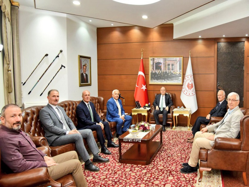 Zonguldak Teknik ve Endüstri Meslek Lisesi Vakfı (ZOTEV) Sayın Valimiz Mustafa TUTULMAZ'ı ziyaret ettiler. 2