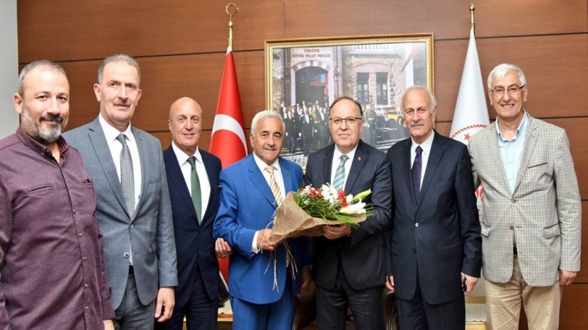Zonguldak Teknik ve Endüstri Meslek Lisesi Vakfı (ZOTEV) Sayın Valimiz Mustafa TUTULMAZ'ı ziyaret ettiler.