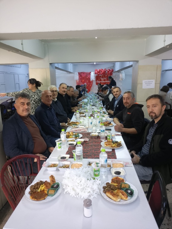 Okulumuzda Anlamlı Öğretmenler Günü Kutlaması: ZOTEV'in Değerli Katkılarıyla Coşku Dolu Anlar Yaşandı 4