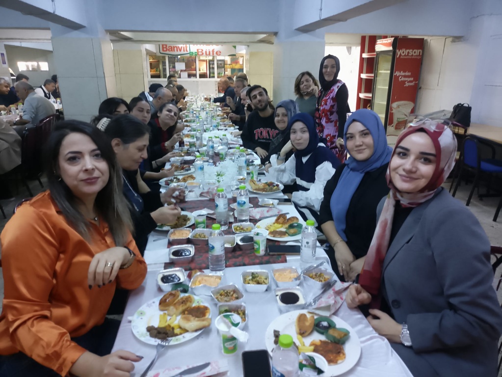 Okulumuzda Anlamlı Öğretmenler Günü Kutlaması: ZOTEV'in Değerli Katkılarıyla Coşku Dolu Anlar Yaşandı 5